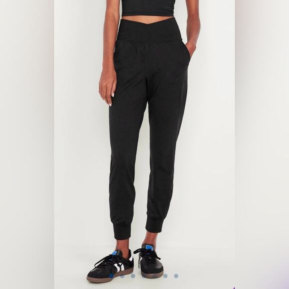 Extra High-Waisted CloudComfy Joggers - Picture 1 of 6